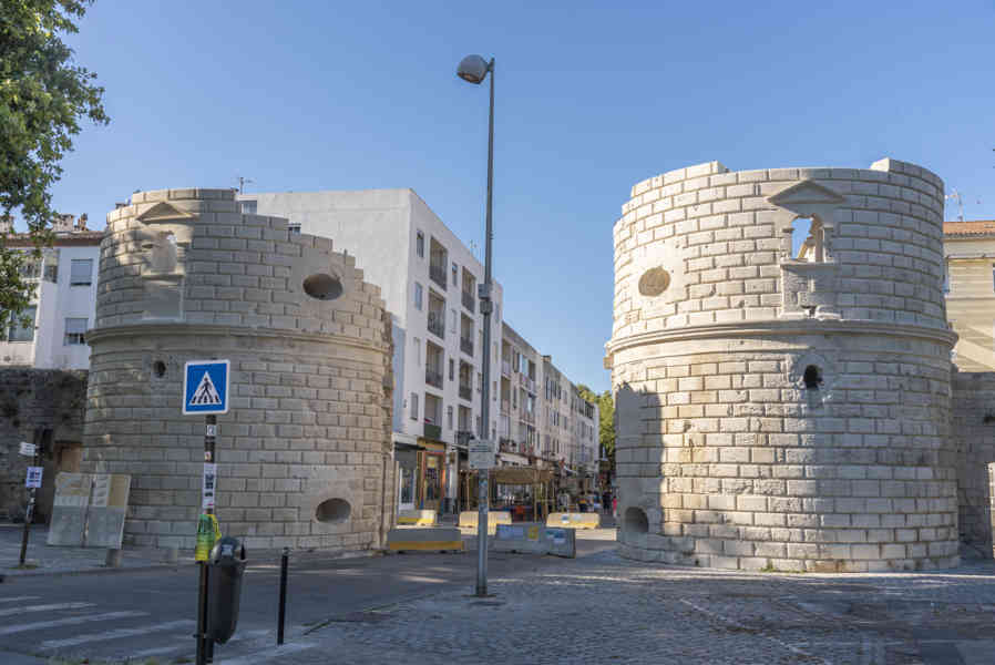 Francia - Arles 068 - Puerta de la Cavalerie.jpg